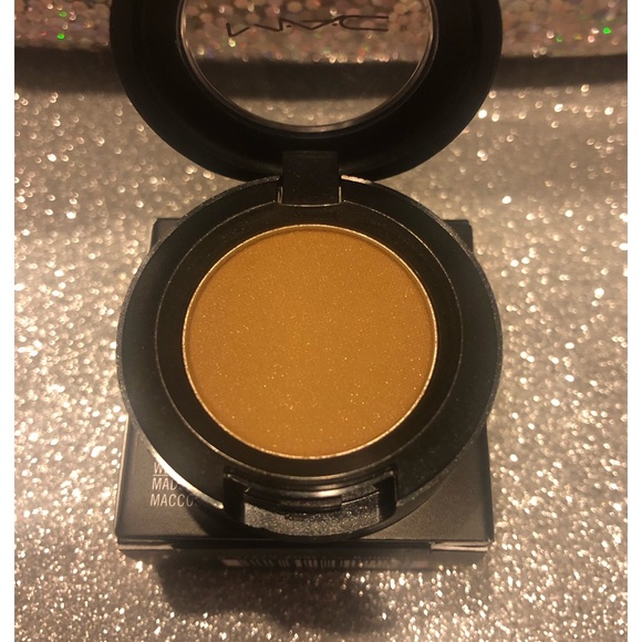 BNIB! MAC Satin Eyeshadow single in Natural Wilderness 👁 - Picture 1 of 8